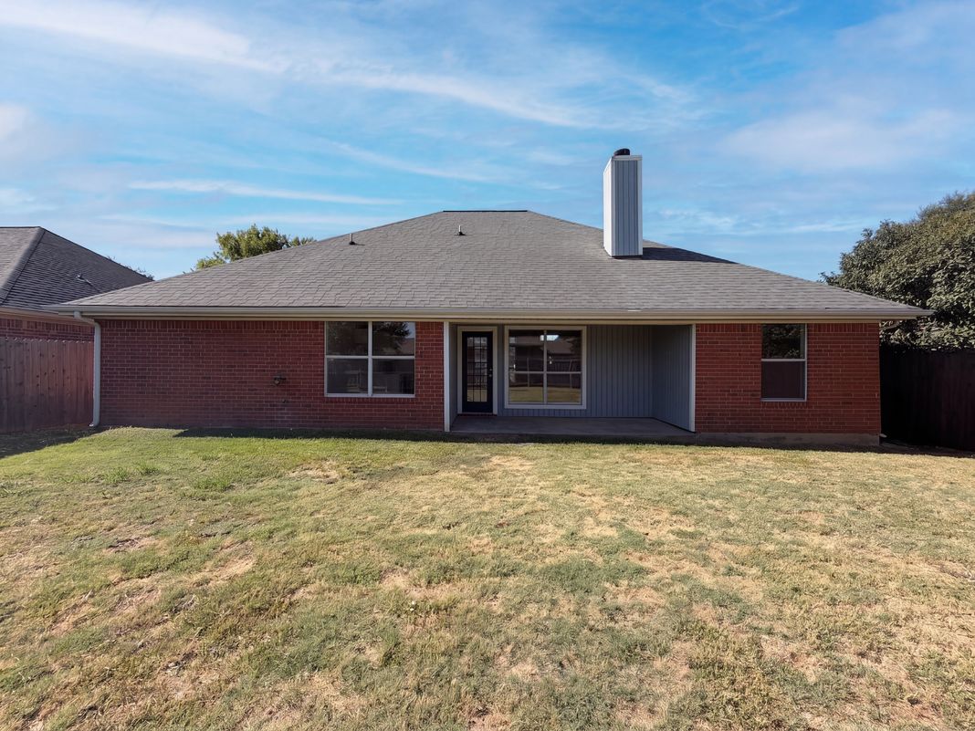 Photo 23 of 27 of 6037 Sundown Dr, Watauga, TX