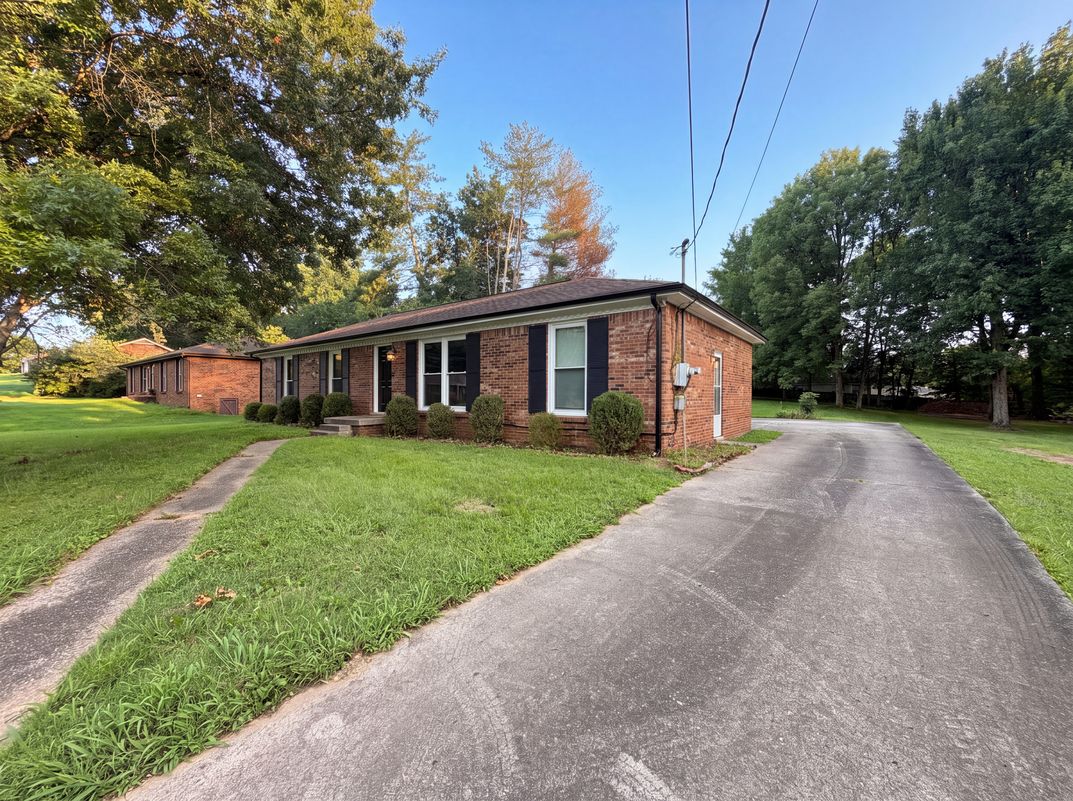 Photo 14 of 18 of 330 Harold Dr, Clarksville, TN