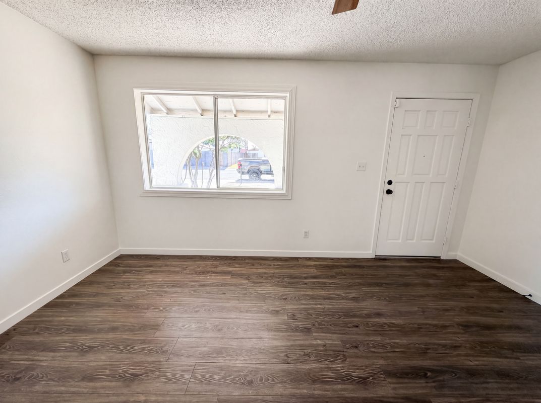 Photo 6 of 21 of 12028 N 41st Dr, Phoenix, AZ