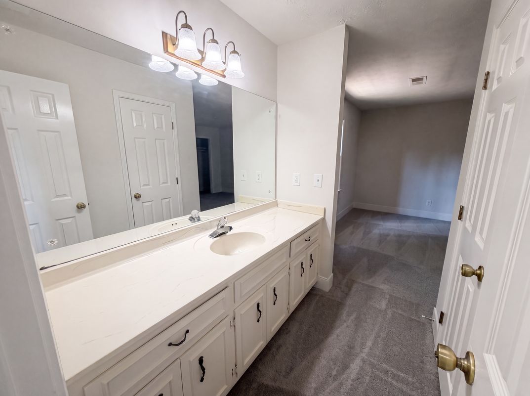 Photo 16 of 29 of 4379 Inns Brook Dr, Snellville, GA