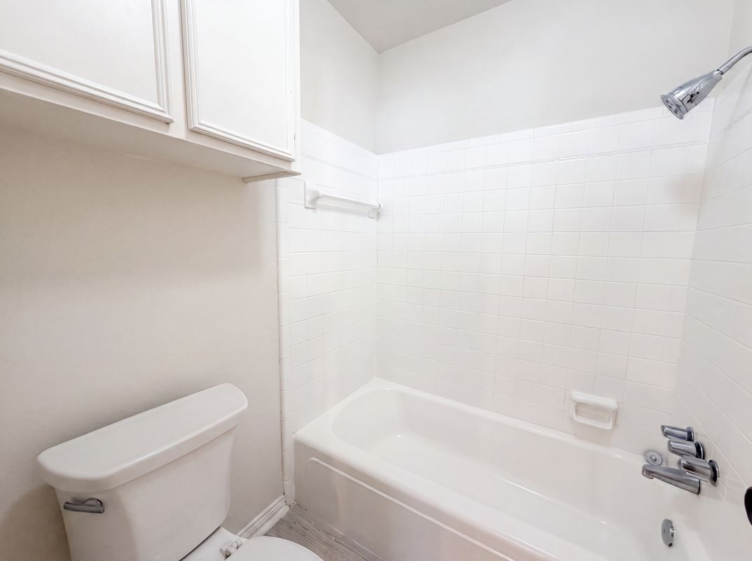 Photo 19 of 22 of 16338 Hollow Wood Dr, Houston, TX