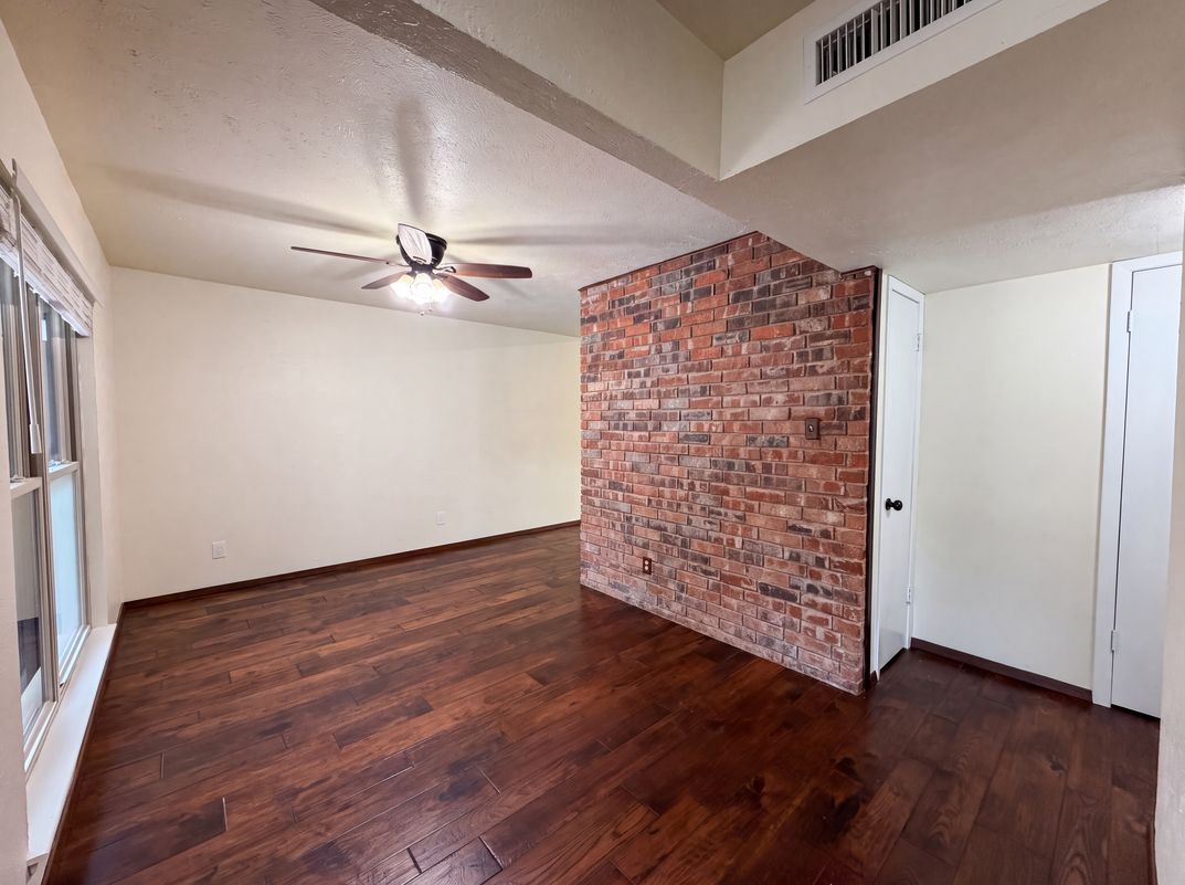 Photo 10 of 28 of 530 Shadowcrest Ln, Coppell, TX