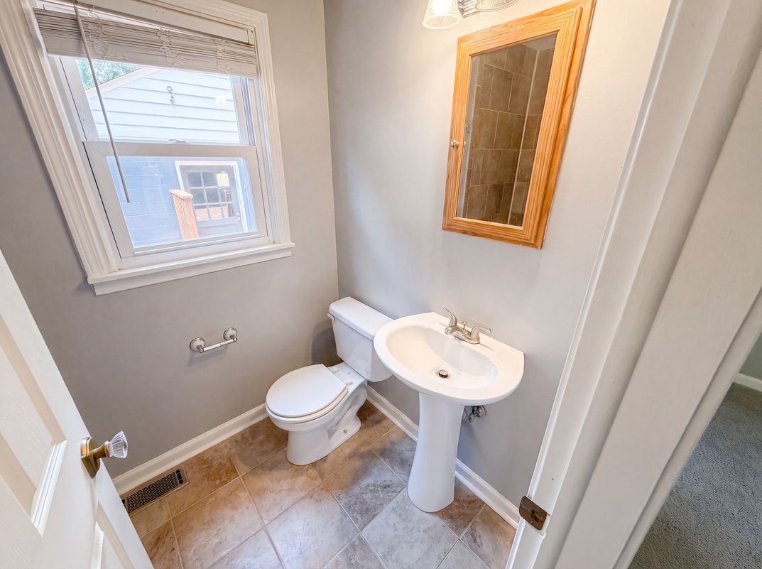 Photo 13 of 19 of 2308 E 69th St, Indianapolis, IN