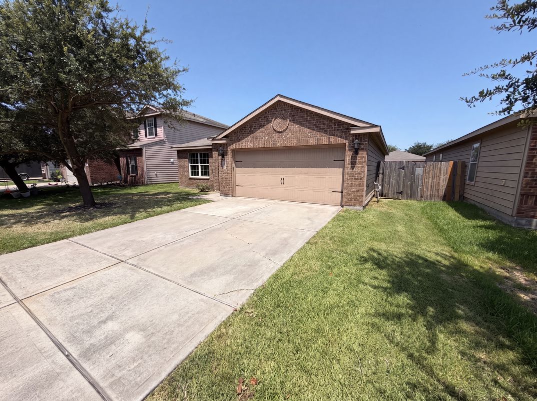 Photo 18 of 19 of 907 Amaryllis Rd, Baytown, TX