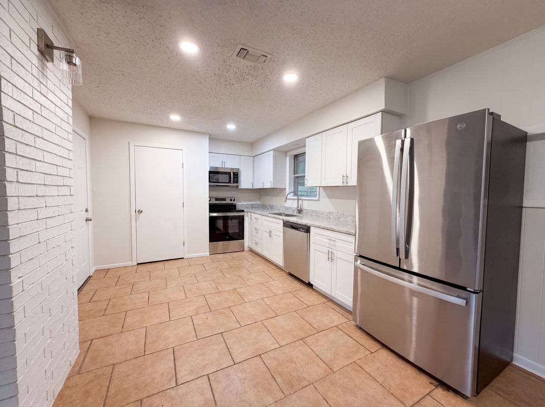 Photo 2 of 18 of 437 Denison Dr, Pottsboro, TX
