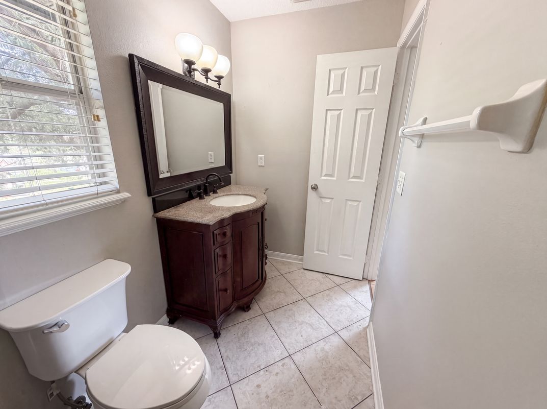 Photo 21 of 29 of 17802 Jefferson St, Oakland, FL