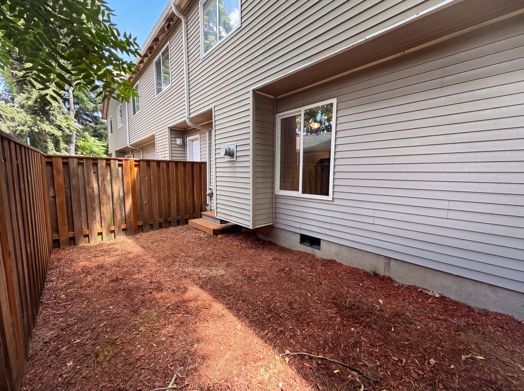 Photo 5 of 18 of 61 SE 171st Ave, Portland, OR