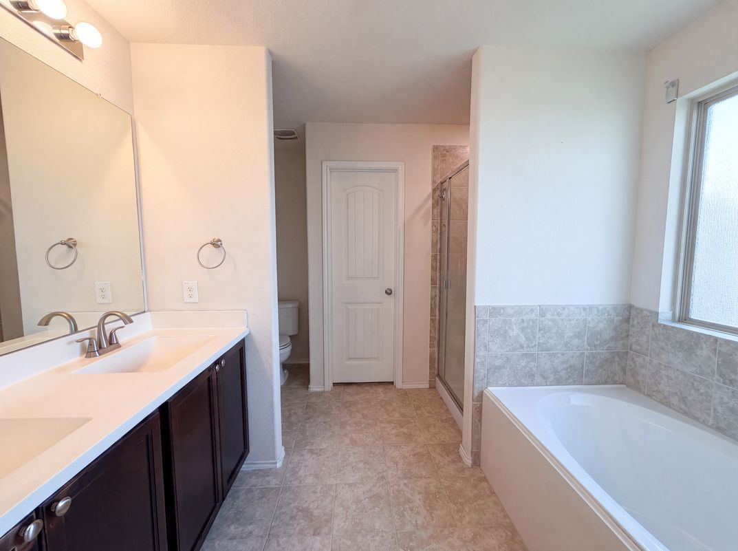 Photo 11 of 18 of 276 Circle Way, Jarrell, TX
