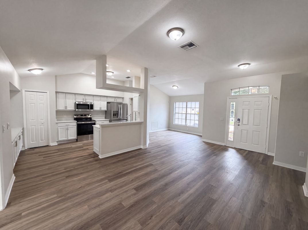 Photo 3 of 19 of 5217 Ponce De Leon Blvd, Sebring, FL
