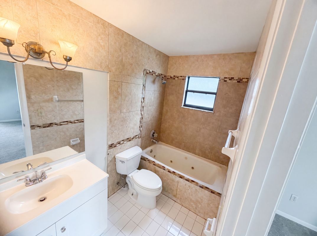 Photo 16 of 38 of 2305 SW Fern Cir, Port Saint Lucie, FL