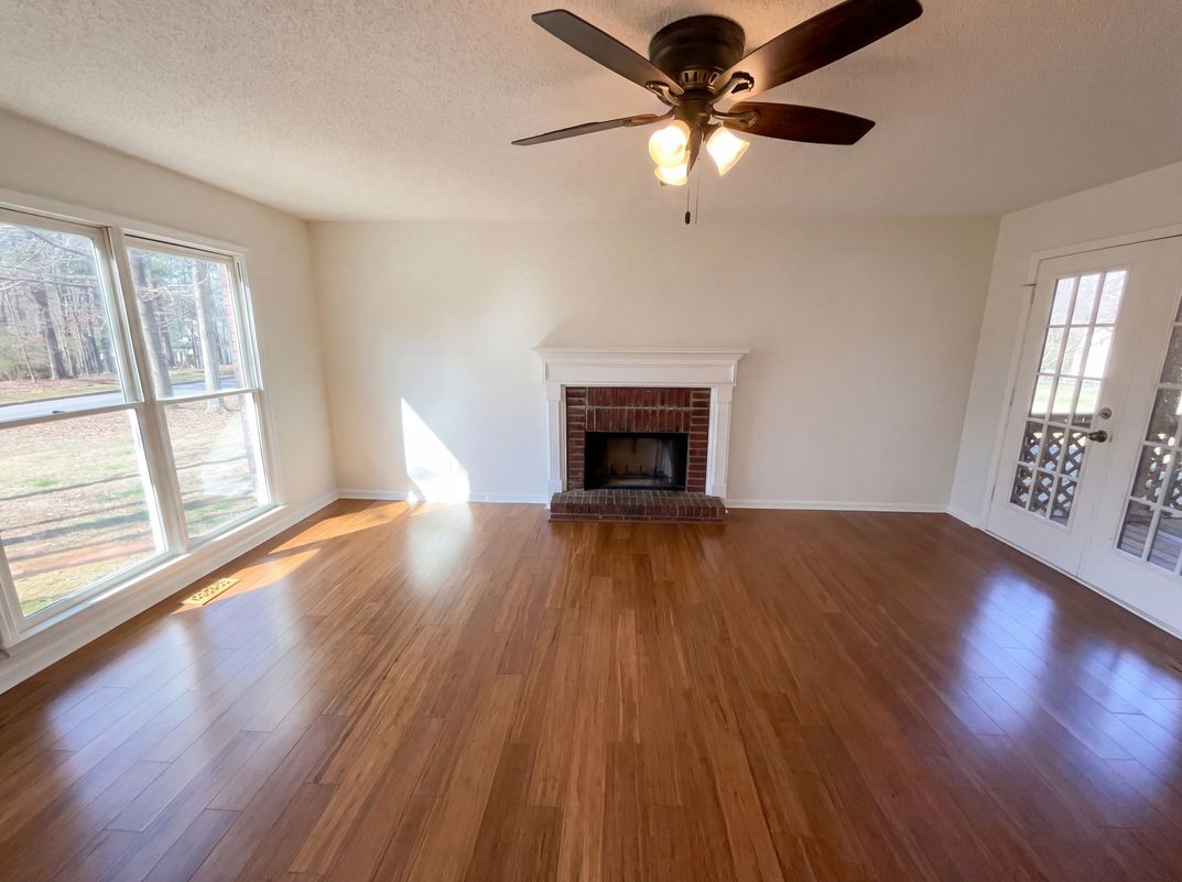 Photo 3 of 28 of 1012 Crown Corners Dr, McDonough, GA