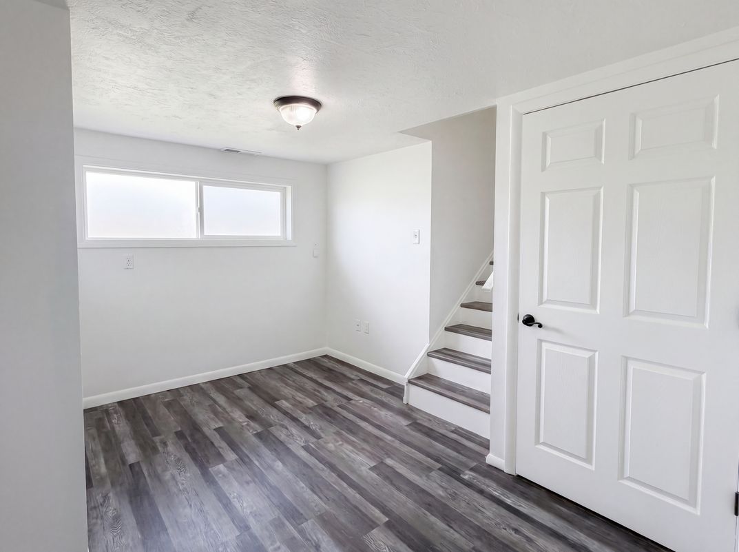 Photo 16 of 21 of 408 N 1500 W, Clinton, UT