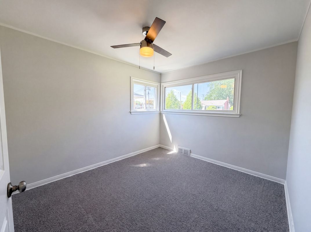Photo 4 of 18 of 28832 Kaufman St, Roseville, MI