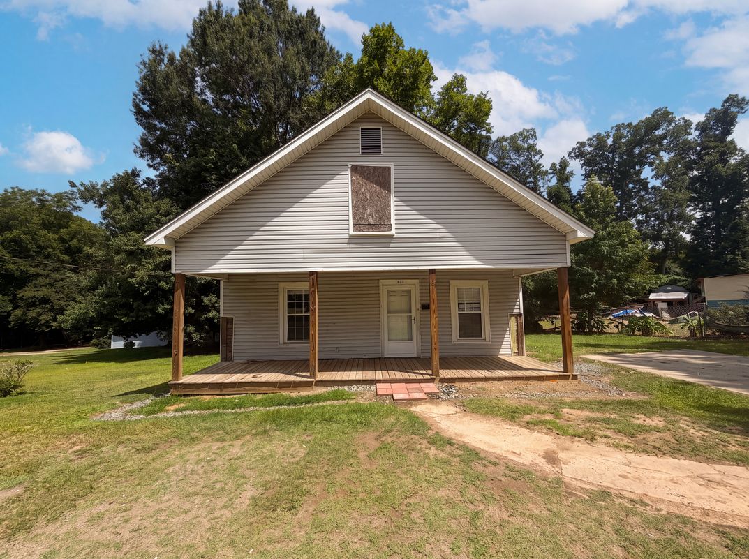 Property photo 1 of 621 McIver St