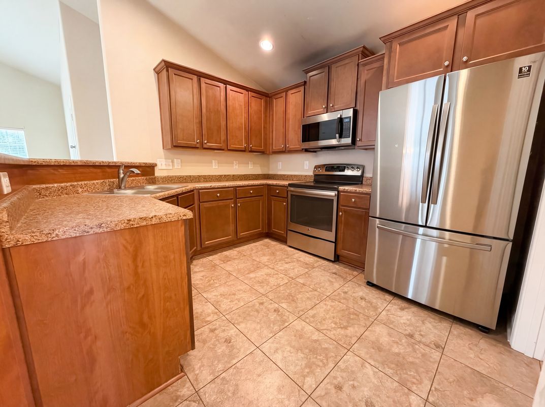 Photo 2 of 17 of 316 Vincent St, Alabaster, AL