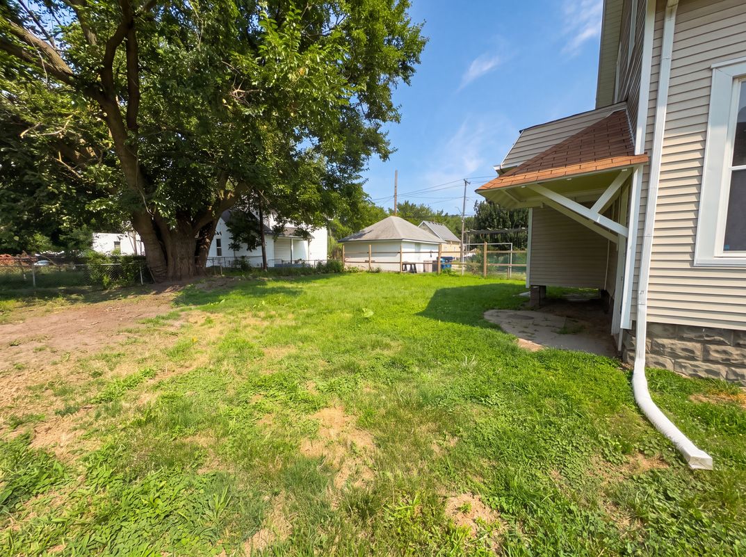 Photo 23 of 32 of 608 Howland Ave, Toledo, OH