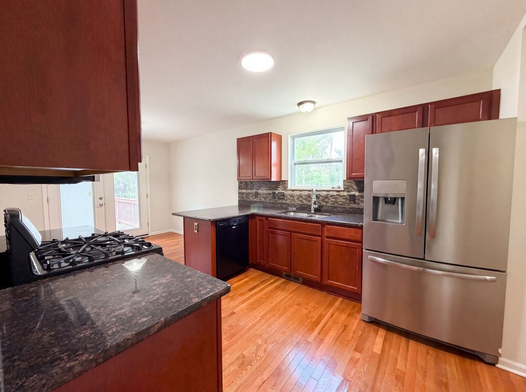 Photo 7 of 21 of 5988 Treetops Dr, Romulus, MI