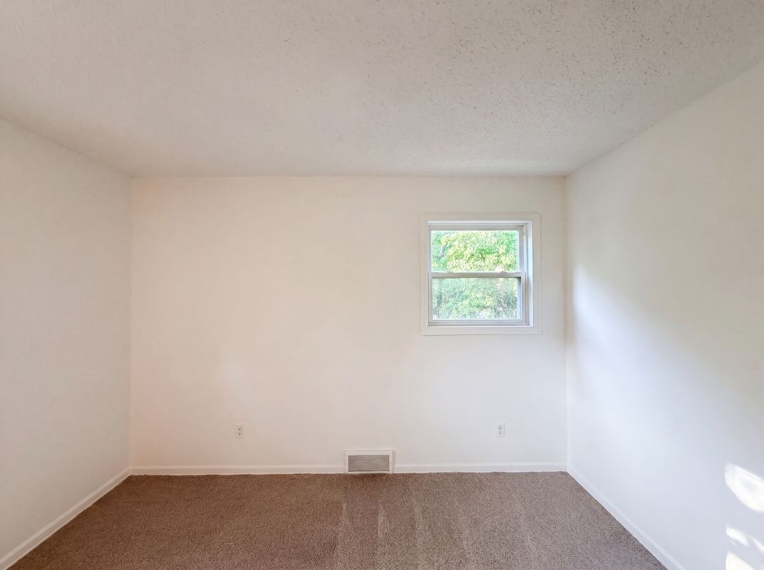 Photo 10 of 19 of 5243 N Lydia Ave, Kansas City, MO