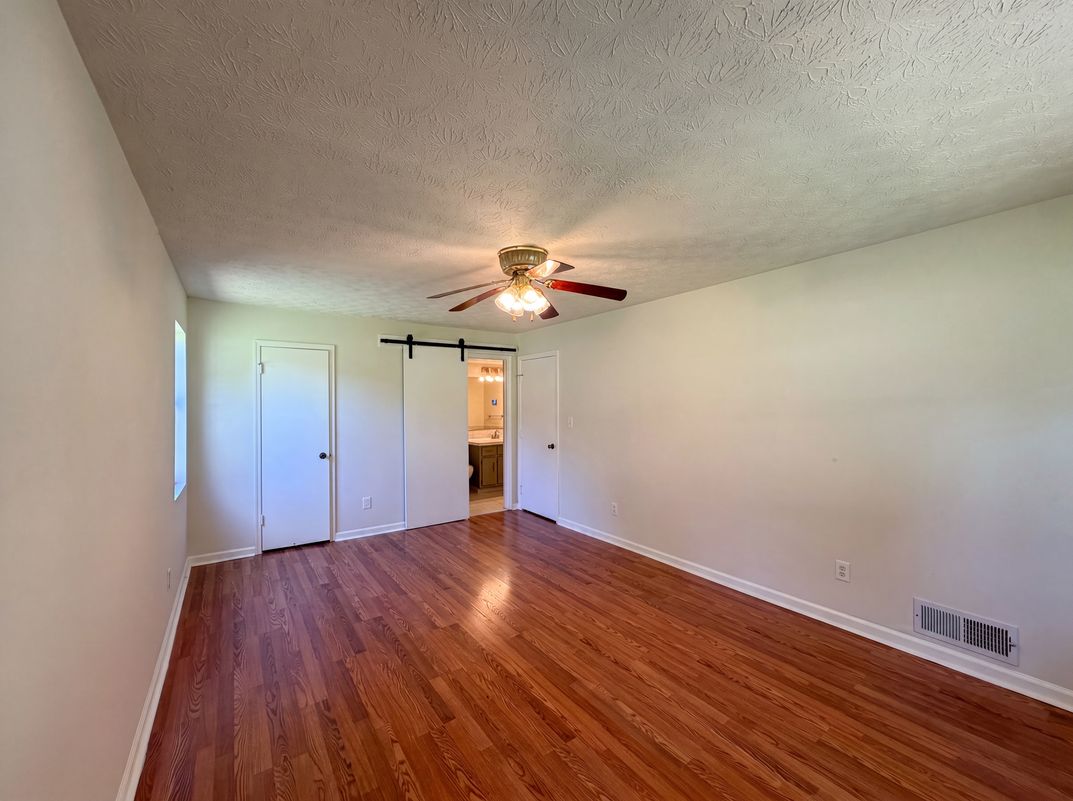 Photo 4 of 27 of 104 Belair Ln, Stockbridge, GA