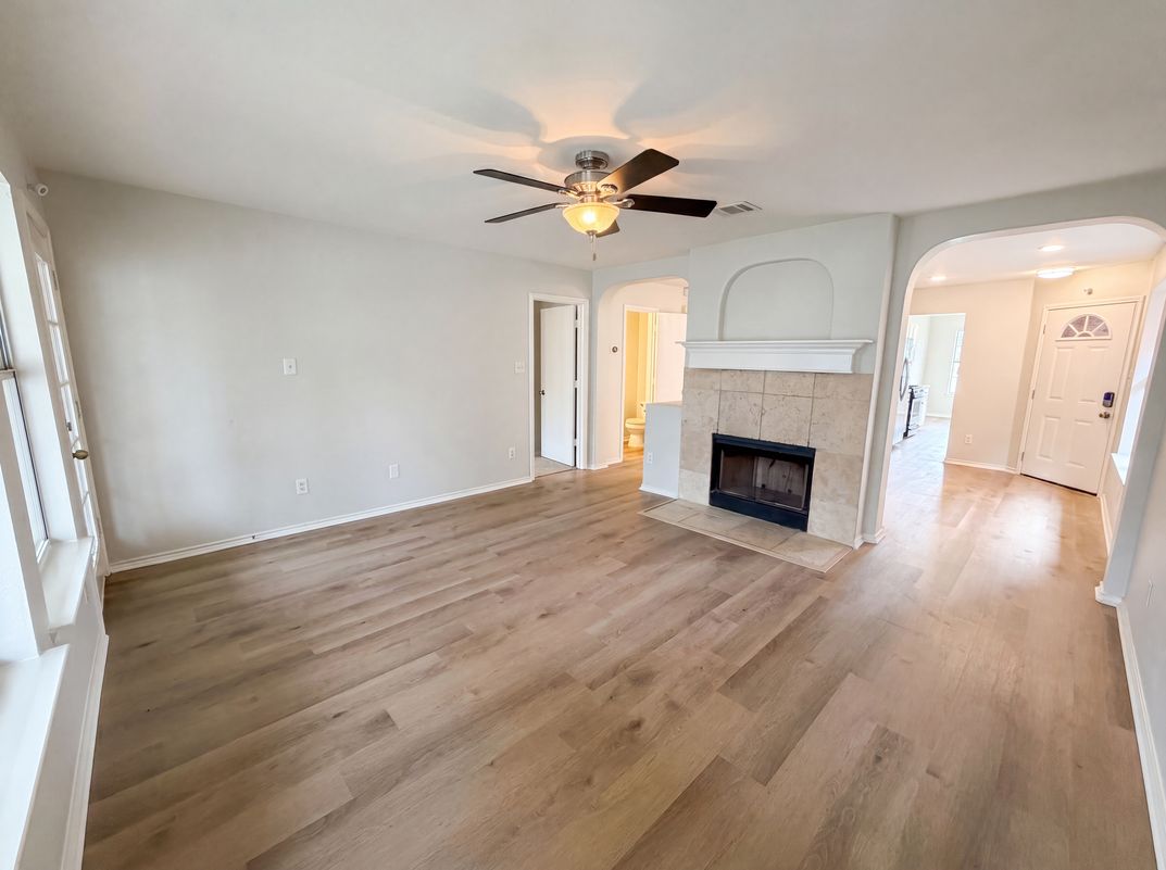 Photo 3 of 30 of 2026 Cardinal Ln, Lewisville, TX