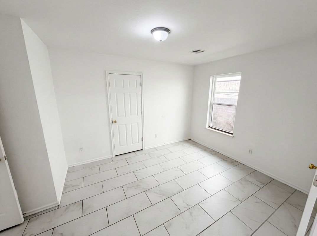 Photo 11 of 17 of 12917 Meadows Dr, Oklahoma City, OK