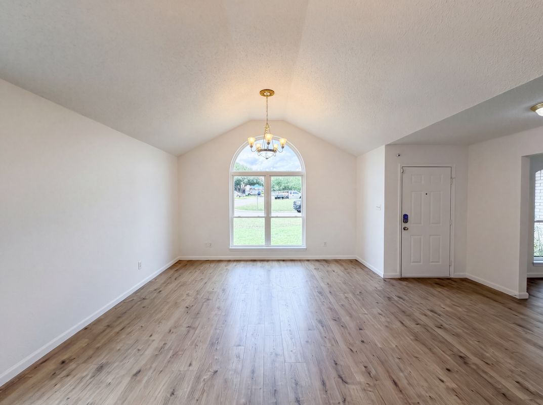 Photo 7 of 22 of 4700 Maryannes Meadow Dr, Fort Worth, TX