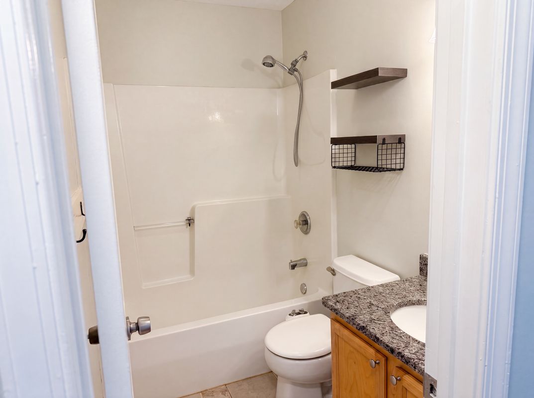 Photo 6 of 22 of 8749 Christopher Ln, Warrenton, VA