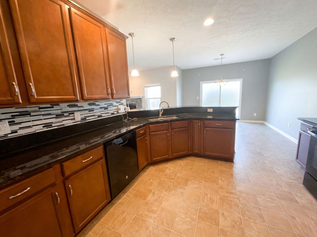 Photo 10 of 18 of 7118 Langham Ct, Indianapolis, IN