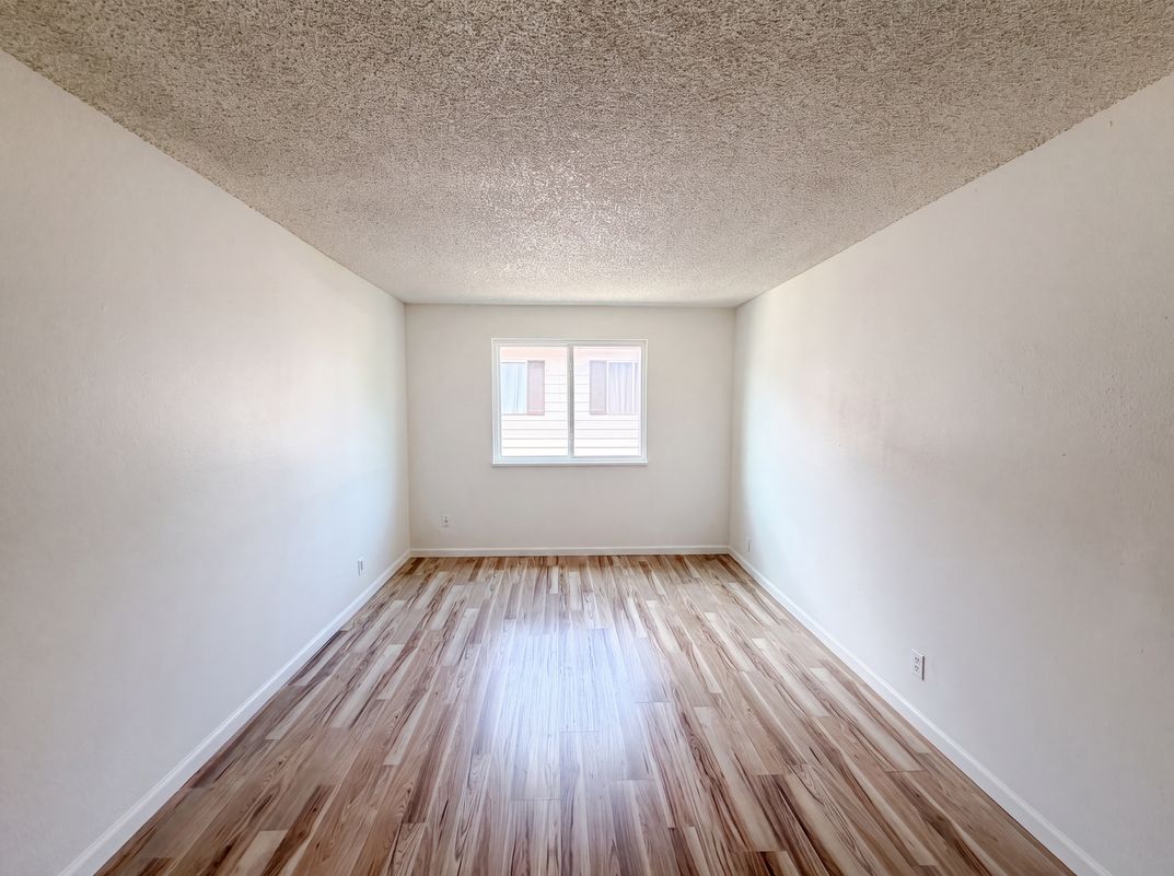 Photo 5 of 18 of 9867 Lane St, Thornton, CO