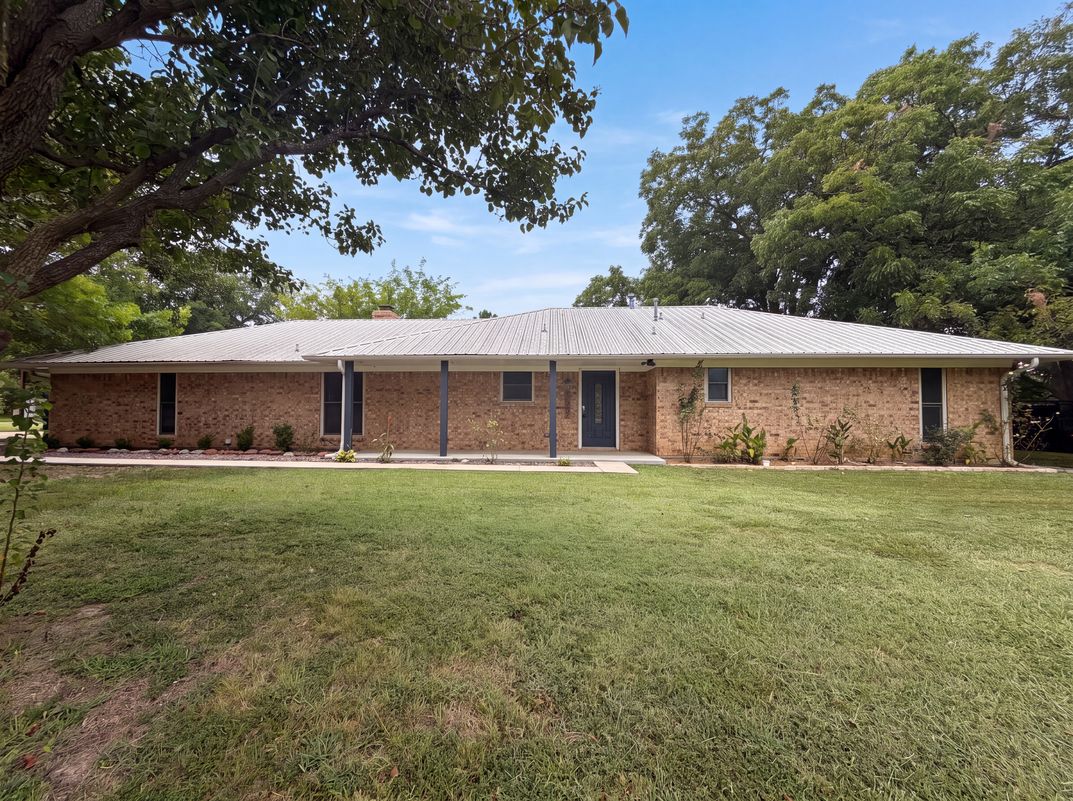 Photo 12 of 15 of 5204 Camino Dos Lagos Dr, Sherman, TX