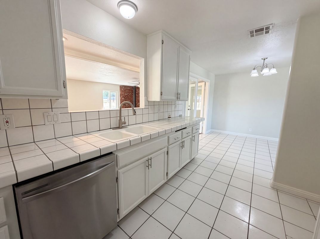 Photo 11 of 25 of 15011 Mission St, Hesperia, CA