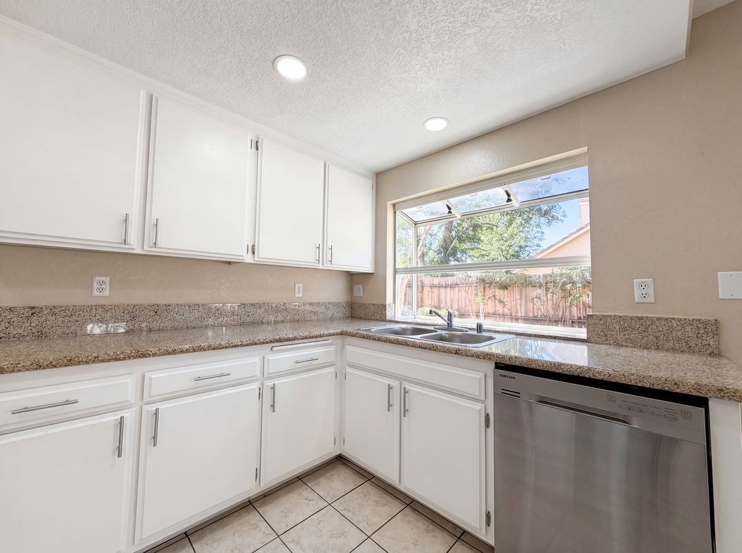 Photo 8 of 28 of 5545 W Avenue L6, Lancaster, CA