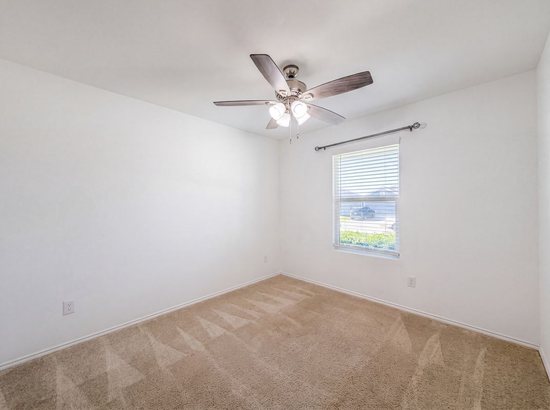 Photo 5 of 26 of 408 Riverside Dr, Princeton, TX