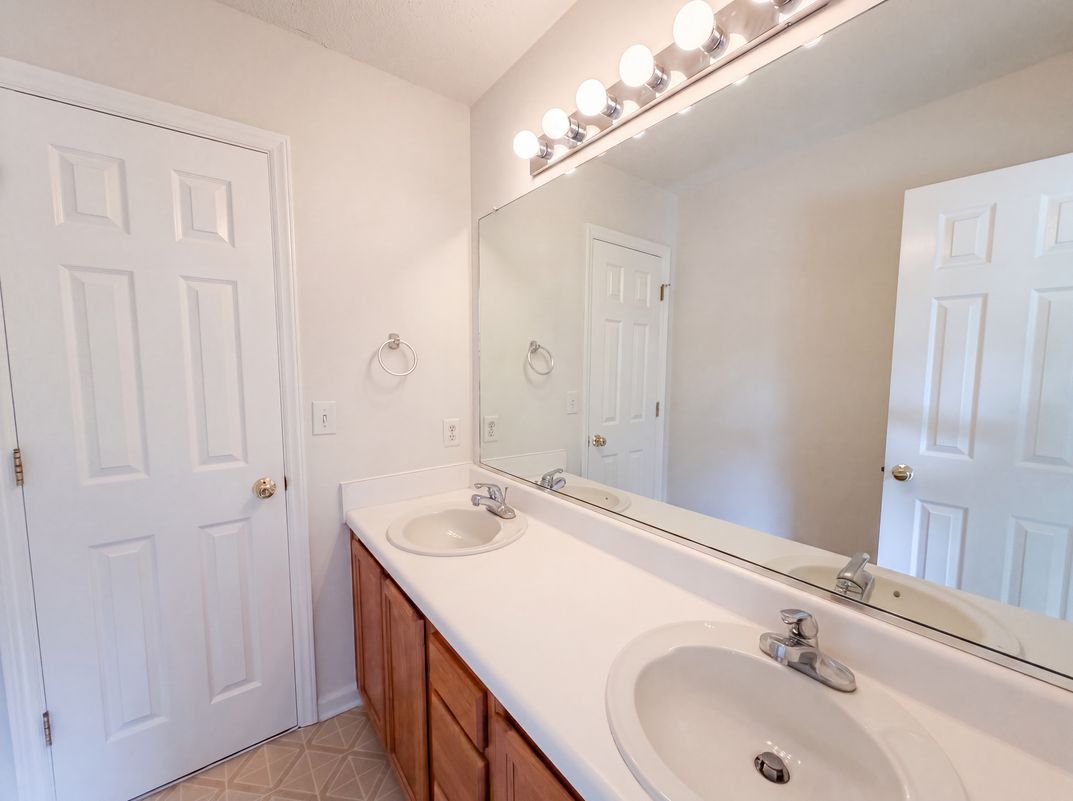 Photo 17 of 22 of 889 Salem Pointe Ln, Winston Salem, NC