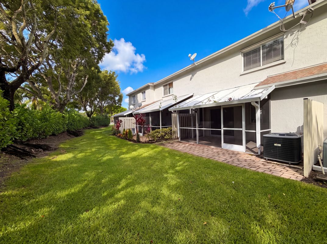 Photo 5 of 24 of 1480 SW 47th Ave, Deerfield Beach, FL