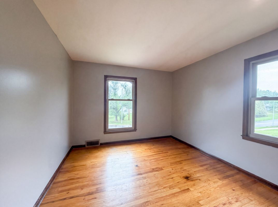 Photo 12 of 27 of 6916 N Overland Dr, Kansas City, MO