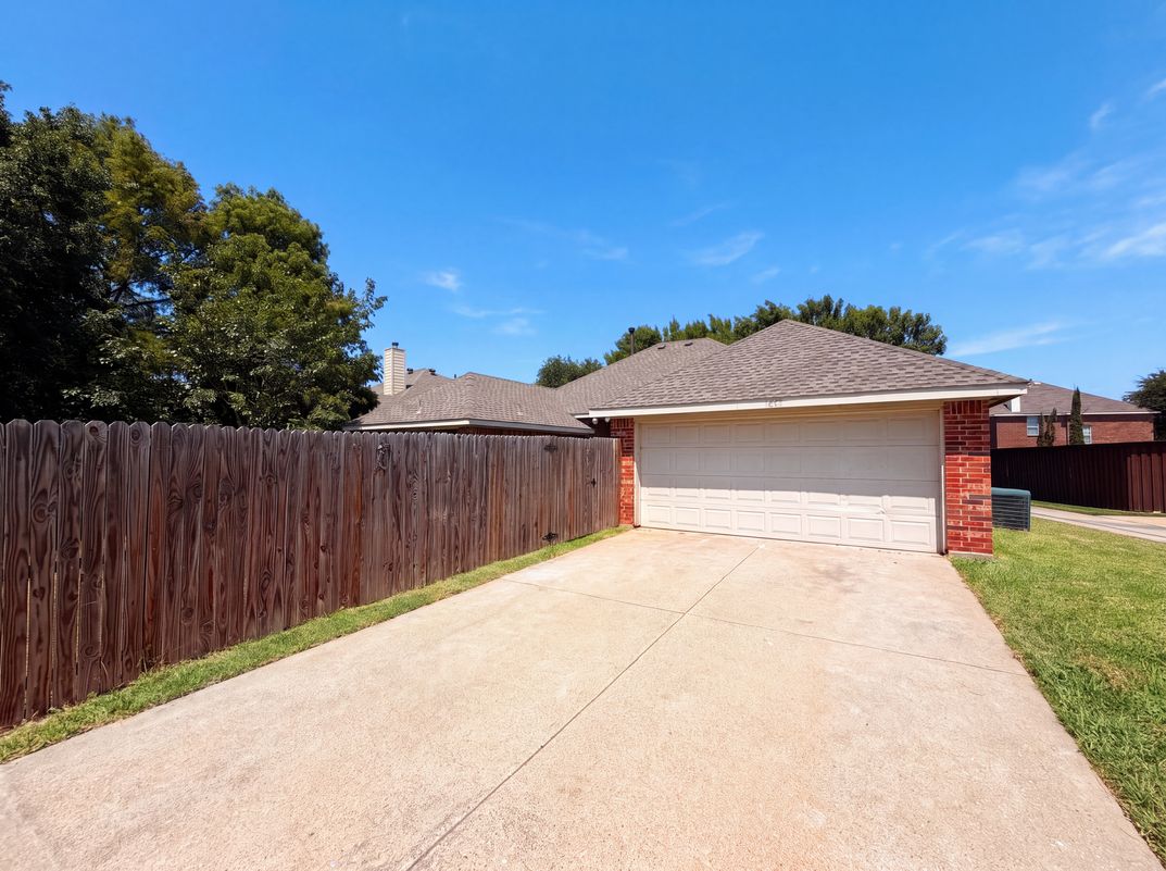Photo 15 of 16 of 6401 Marquett Dr, Rowlett, TX
