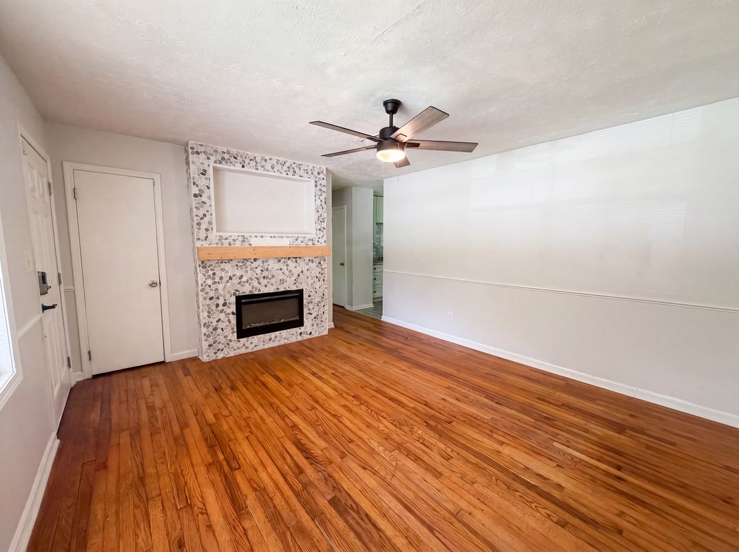 Photo 3 of 18 of 6503 Jackie Ln, Austell, GA