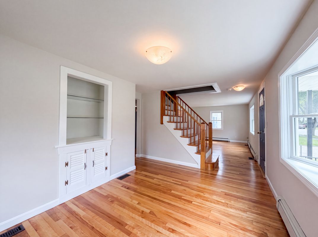 Photo 7 of 37 of 4 MacArthur Cir, Peabody, MA