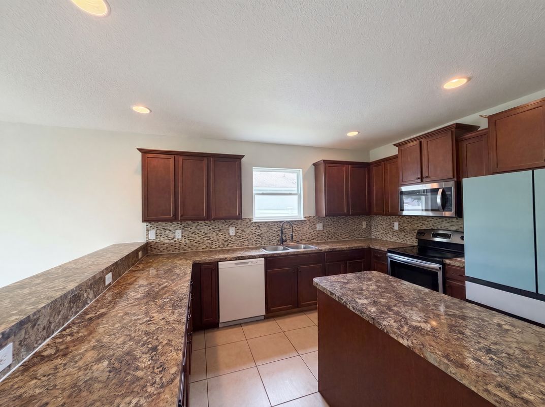 Photo 12 of 22 of 4876 Grassy Knoll Dr, Tavares, FL