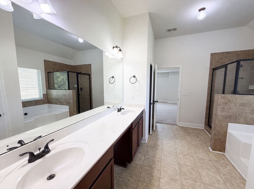 Photo 15 of 22 of 2321 Willow Shade Ln, Loganville, GA