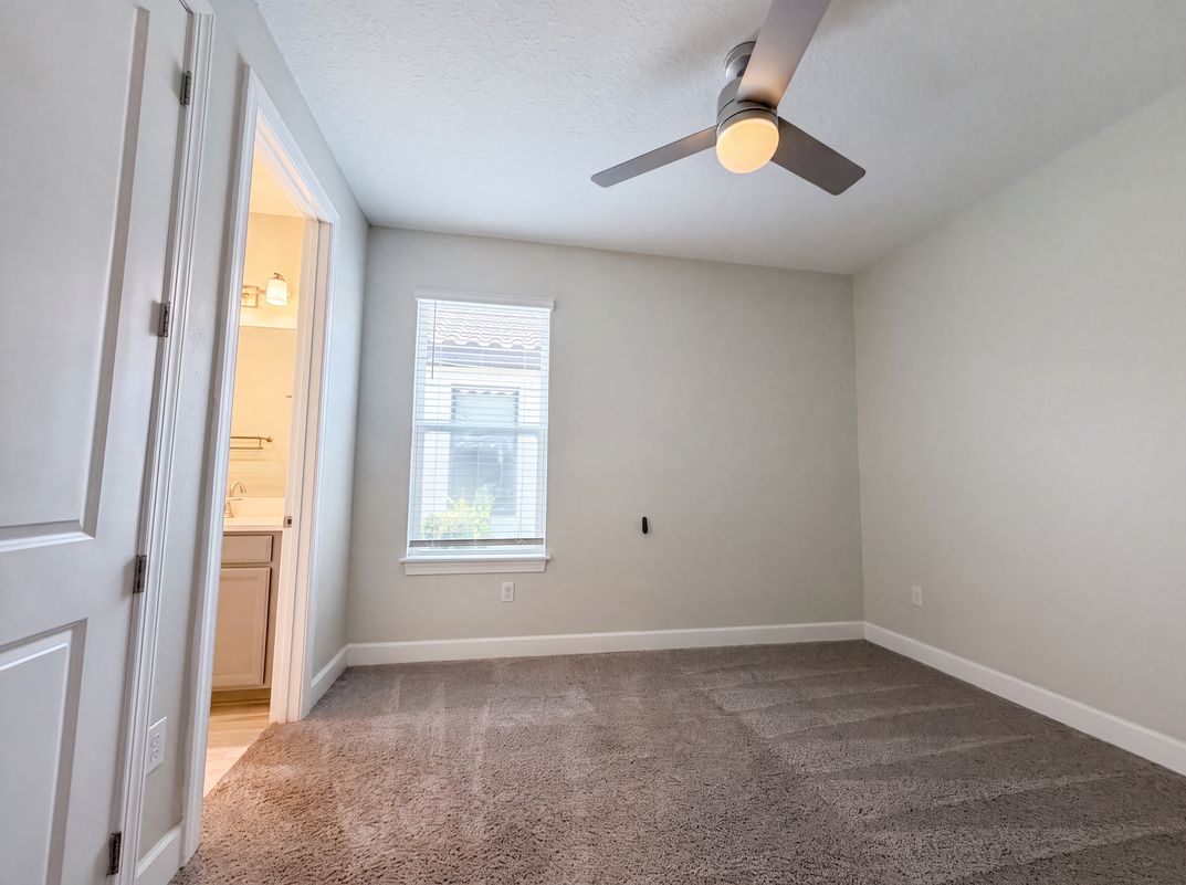 Photo 17 of 31 of 4516 Crestpoint Way, Palmetto, FL