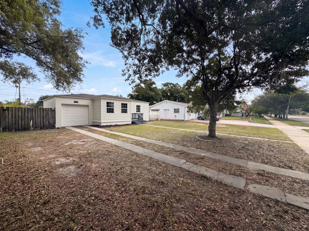 Photo 22 of 32 of 6129 5th Ave N, Saint Petersburg, FL