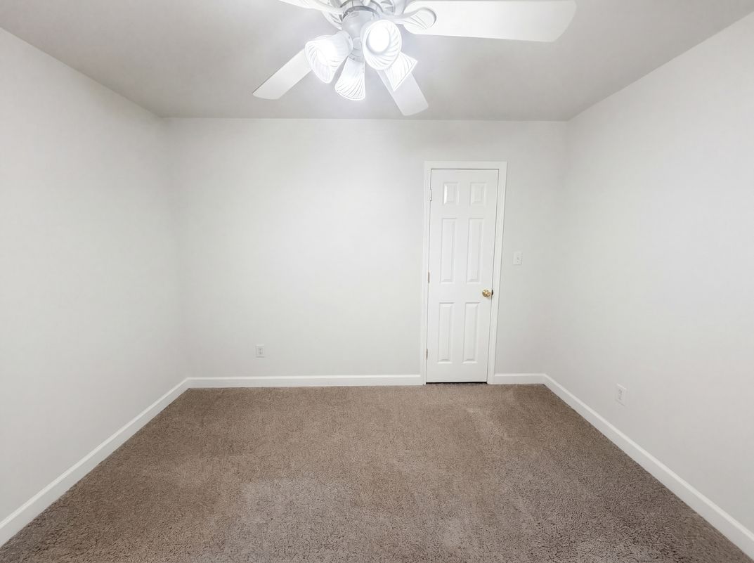Photo 14 of 33 of 6120 Tennyson Dr, Kernersville, NC