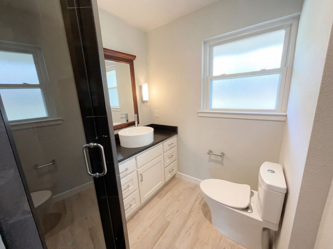 Photo 10 of 18 of 4106 Walnut Hill Ln, Dallas, TX