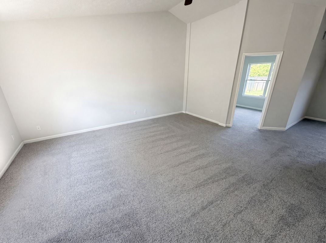 Photo 8 of 22 of 4322 Rhapsody Ln, Indianapolis, IN