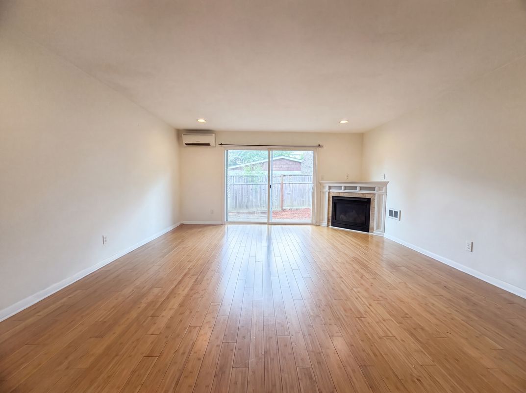 Photo 3 of 14 of 122 SE 73rd Ave, Portland, OR