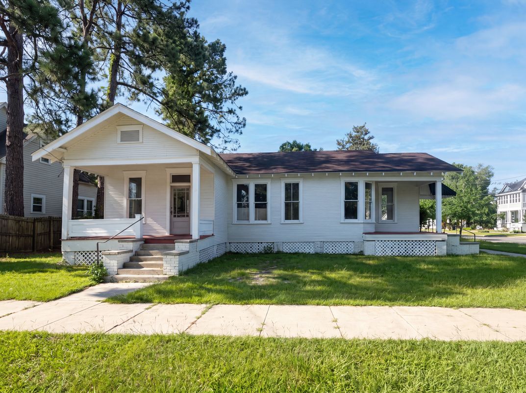 Property photo 1 of 809 Mary St