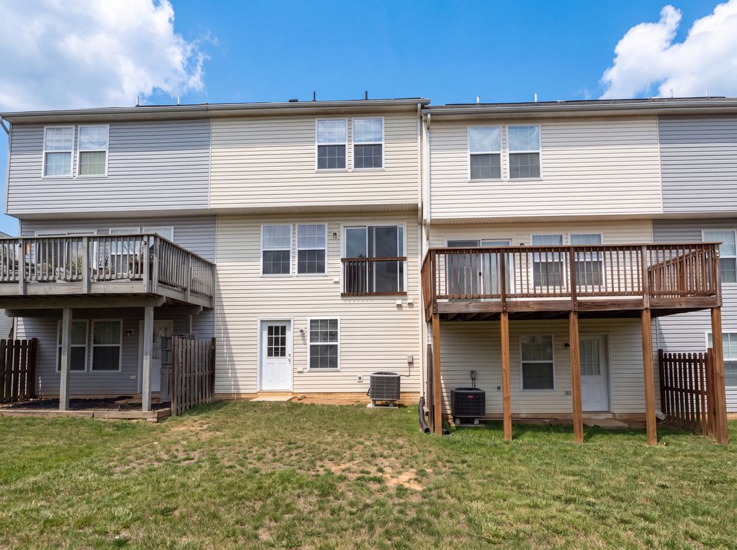 Photo 5 of 25 of 42 Council Ct, Falling Waters, WV