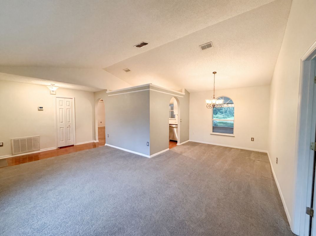 Property photo 3 of 29 Valencia Cir